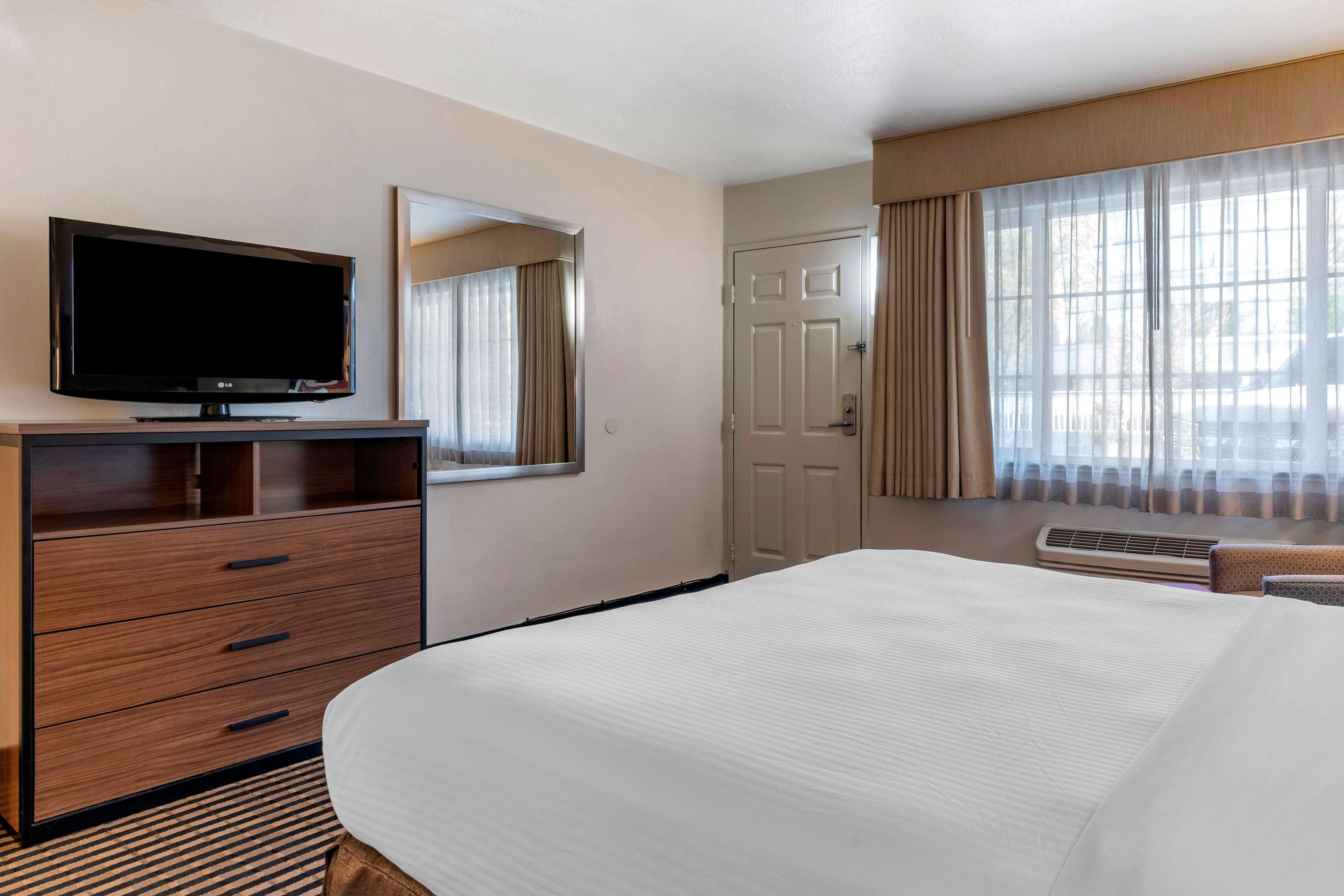 Best Western Town House Lodge Модесто Экстерьер фото