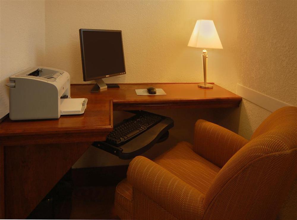 Best Western Town House Lodge Модесто Удобства фото
